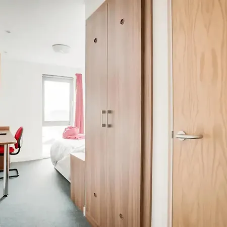 Bright And Modern Ensuites At The Metalworks *